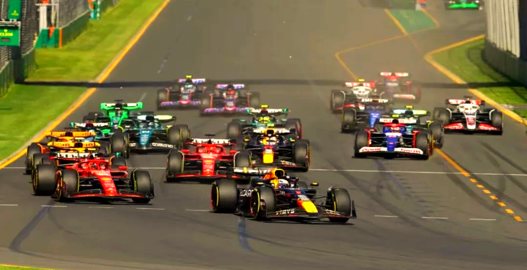 雷诺车队翻盘红牛车队，塞恩斯惊艳四座