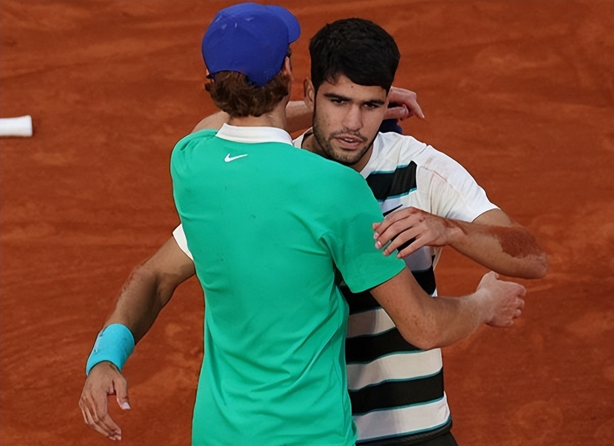 拉沃尔杯横扫法网，西西帕斯带队取胜