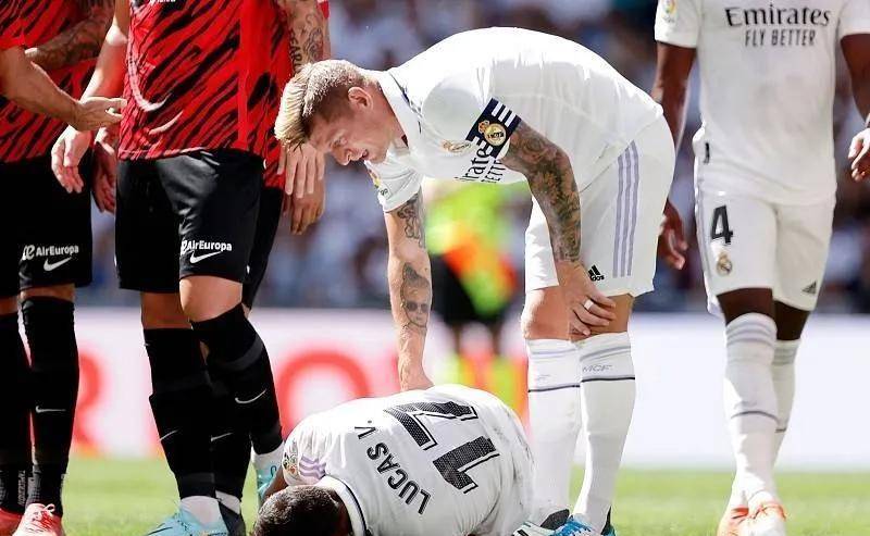 莱比锡红牛完胜丹麦,萨内高光表现 莱比锡红牛完胜丹麦,萨内高光表现