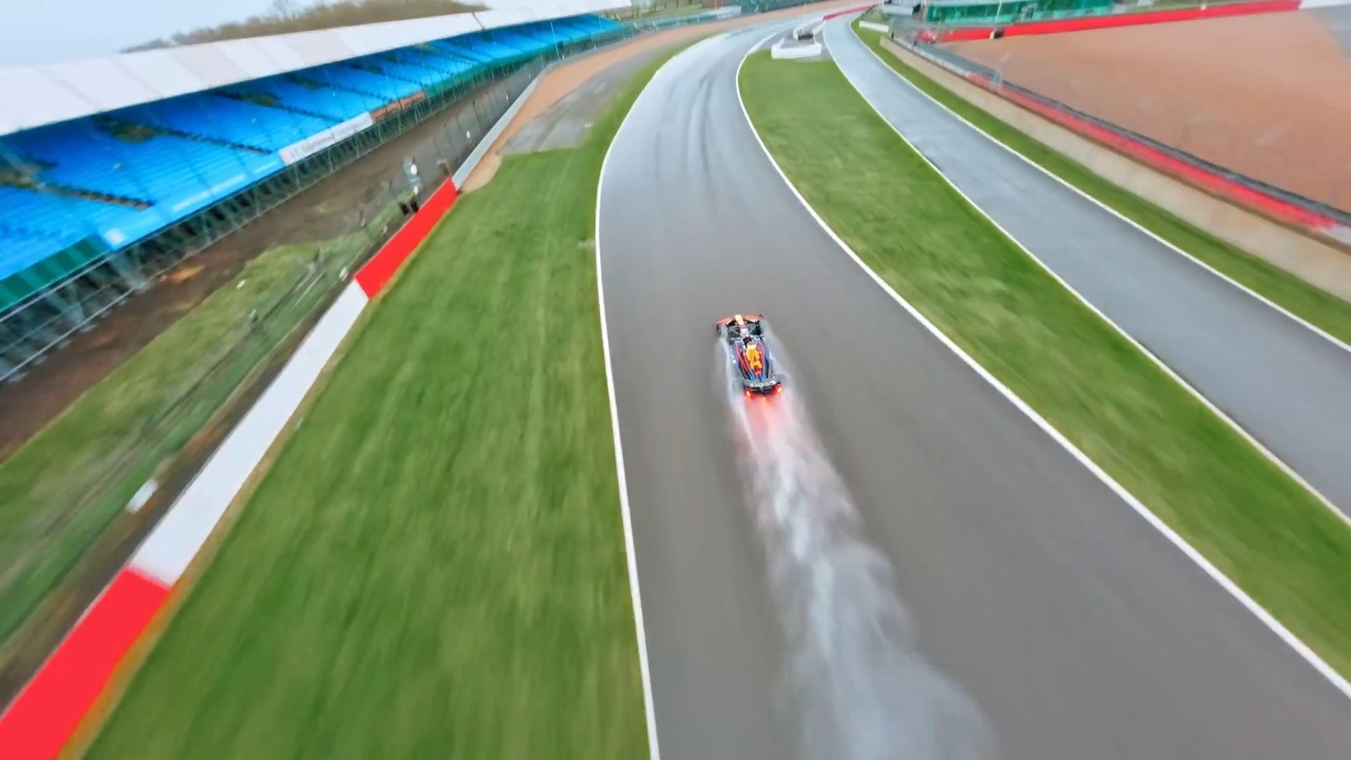 迈凯伦鏖战雷诺车队，维斯塔潘点燃赛场