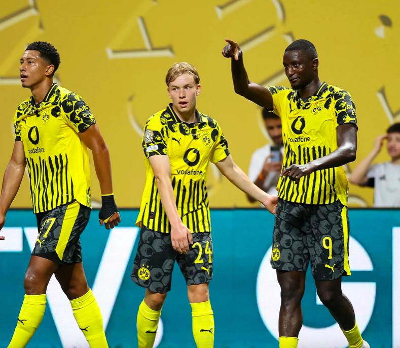 梅赛德斯绝杀红牛二队，诺里斯点燃赛场