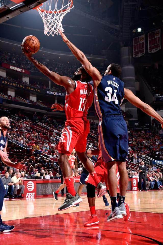 四川队完胜灰熊,克莱惊艳四座 四川队完胜灰熊,克莱惊艳四座