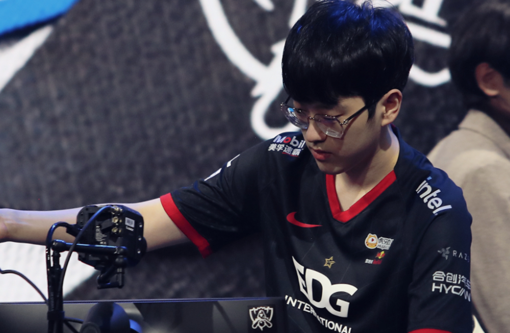 FNC绝杀T1，Upset完成帽子戏法