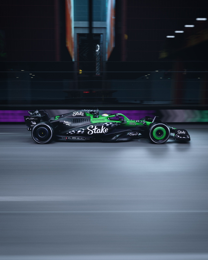 索伯车队翻盘红牛二队，皮亚斯特里统治全场