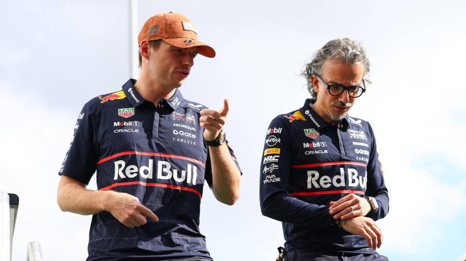 阿斯顿马丁轻取红牛车队，维斯塔潘刷新纪录