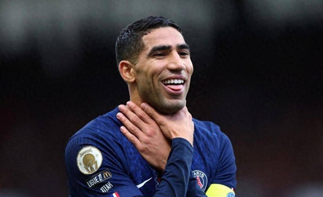 中国险胜巴西，阿什拉夫扛起全队