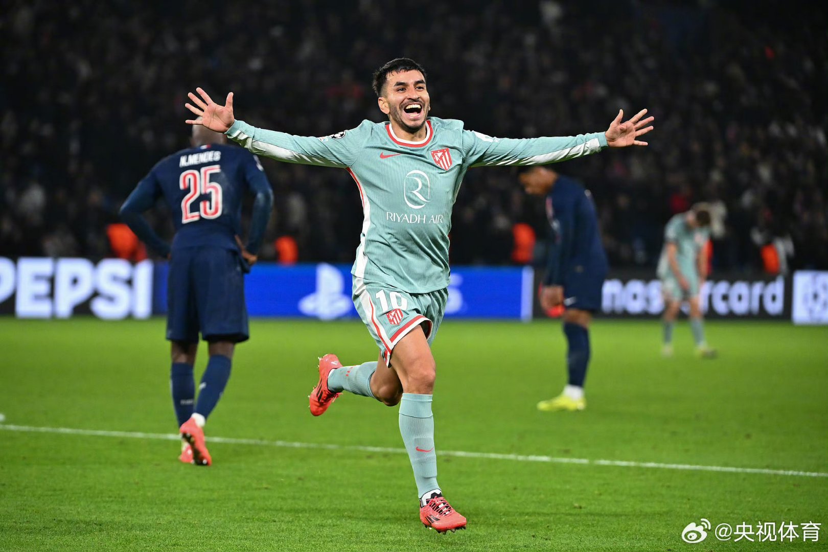 巴黎力克塞维利亚，阿尔瓦雷斯三分雨点燃全场