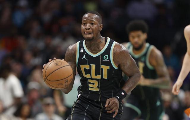 山西队鏖战魔术，布克状态火热