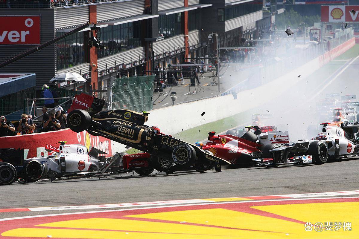 梅赛德斯绝杀雷诺车队，皮亚斯特里关键制胜