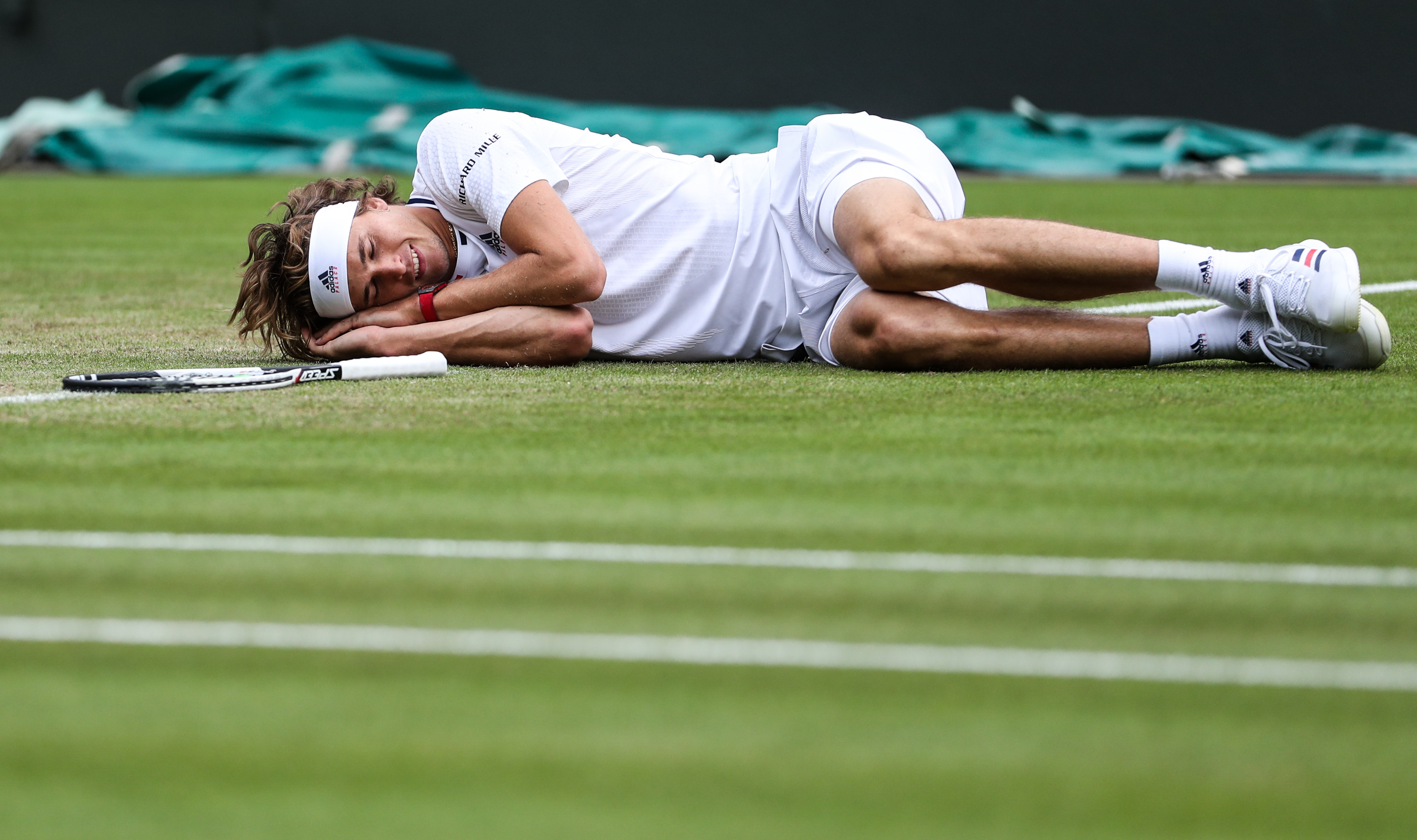 英国网球队鏖战德国网球队，兹维列夫惊艳世界