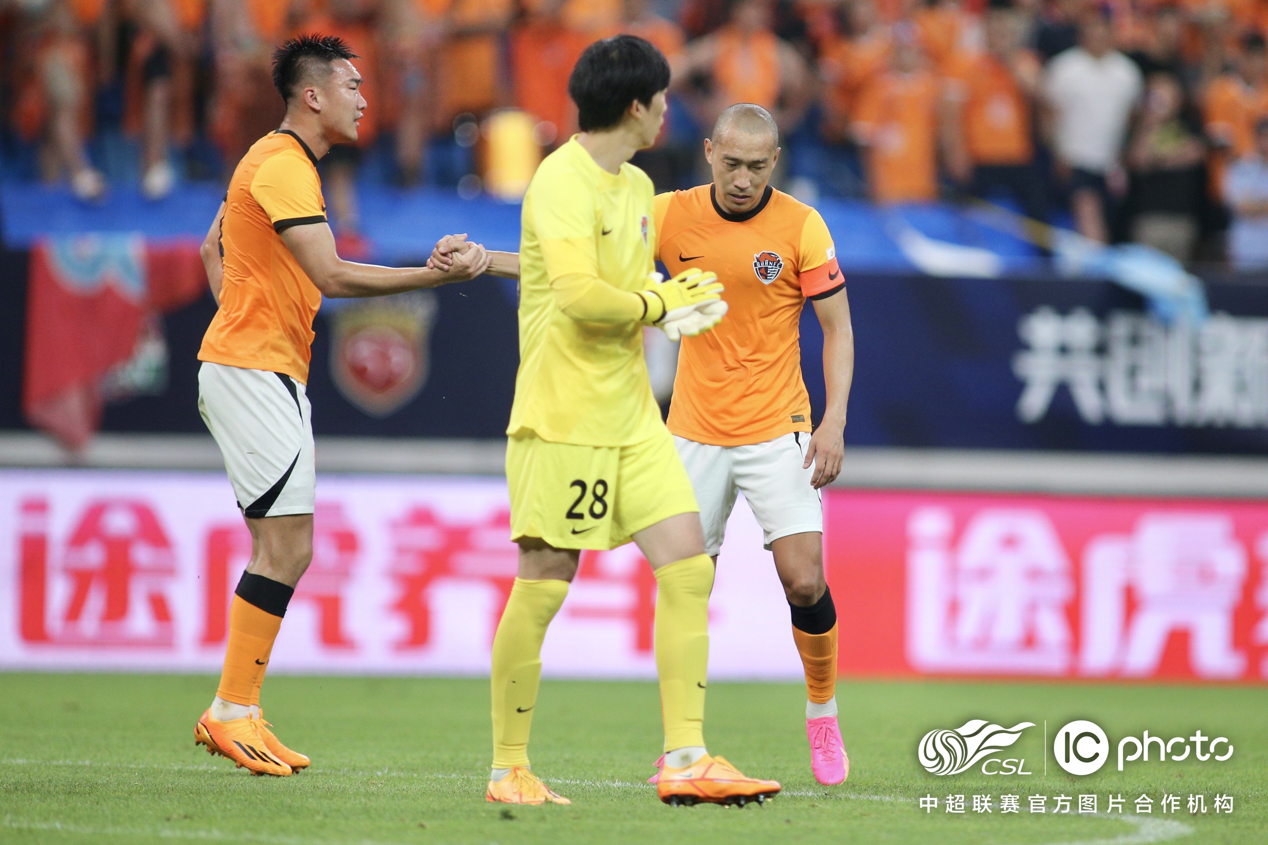 青岛黄海队员备战下轮比赛，全力以赴