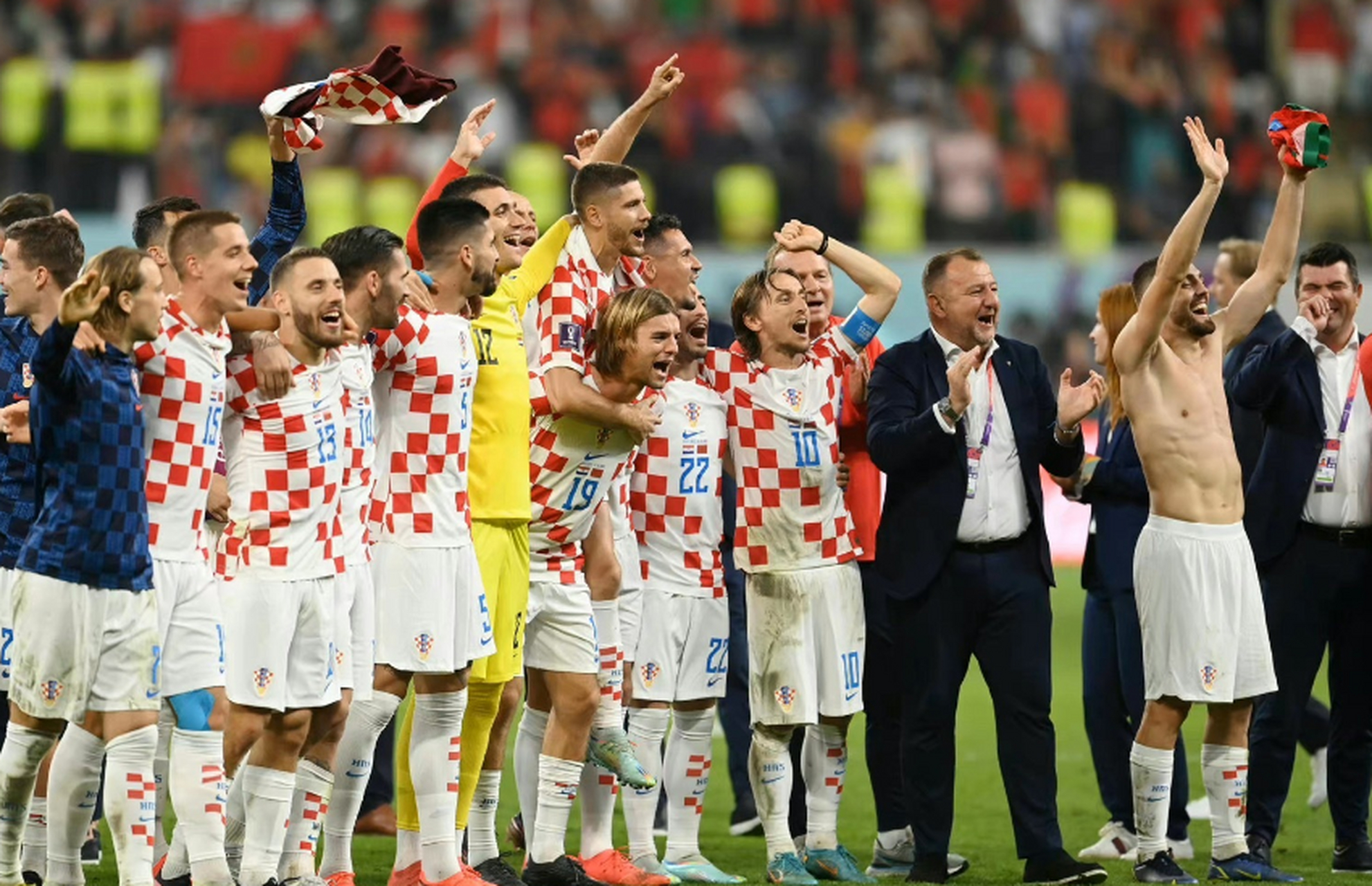 英格兰横扫摩洛哥，莫德里奇关键制胜