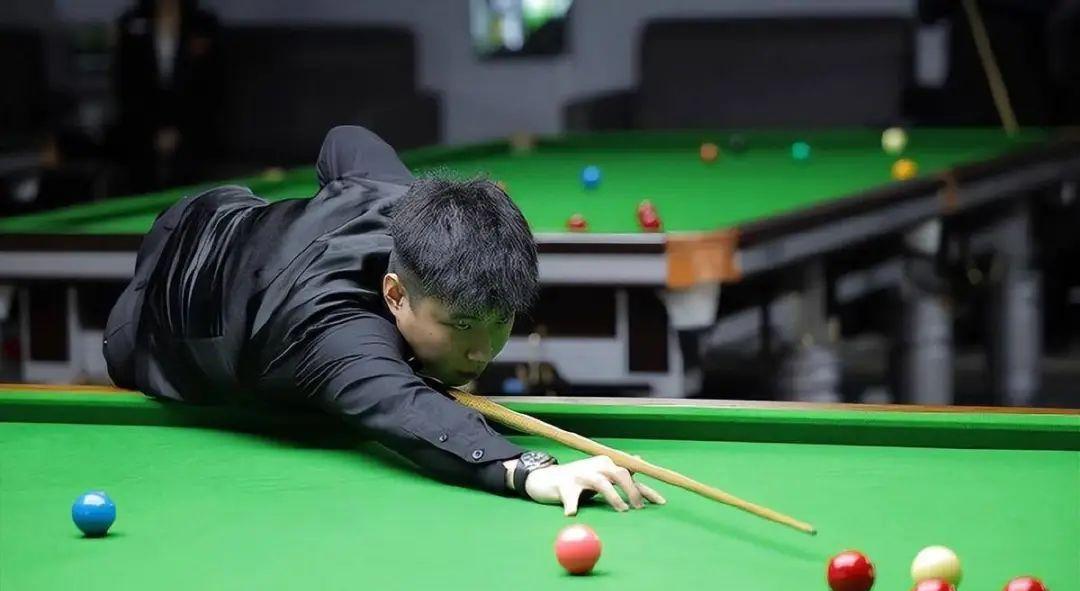 国际足坛擂台赛：双雄对决火热展现