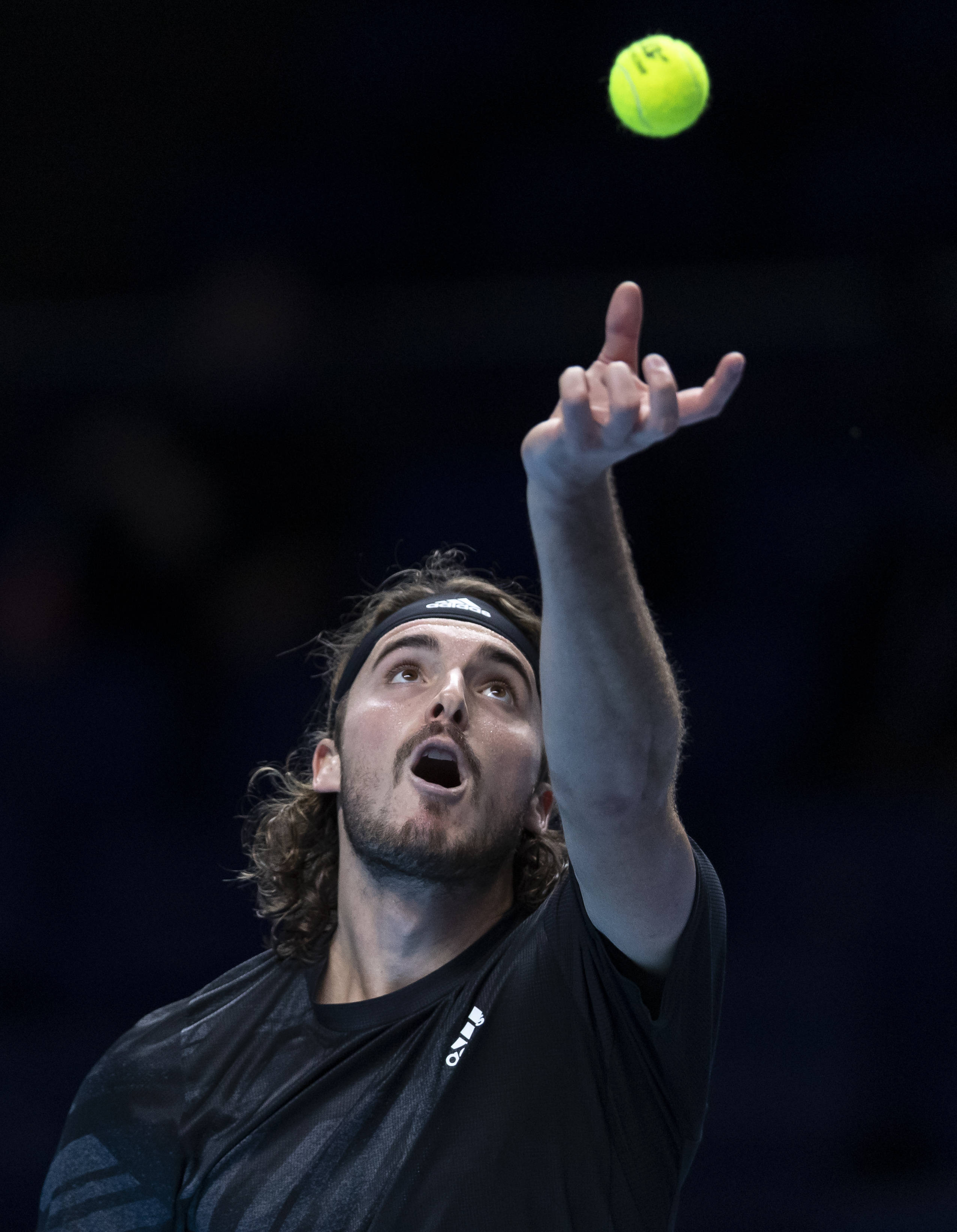 世界网球队逆转英国网球队，西西帕斯打破历史纪录