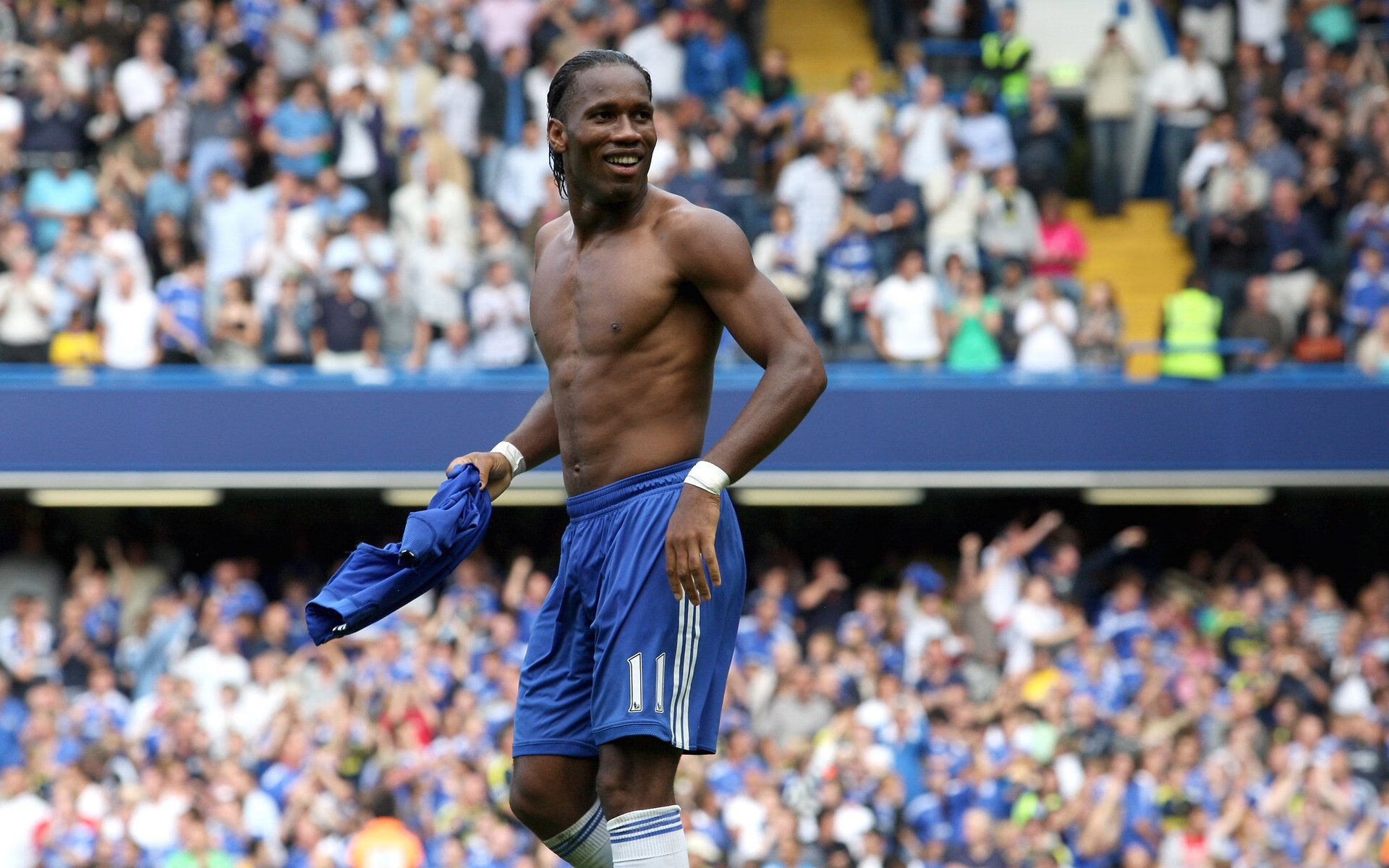 红牛二队轻取阿斯顿马丁，佩雷兹点燃赛场